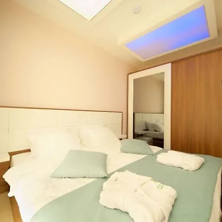 Evra Hotel Отель